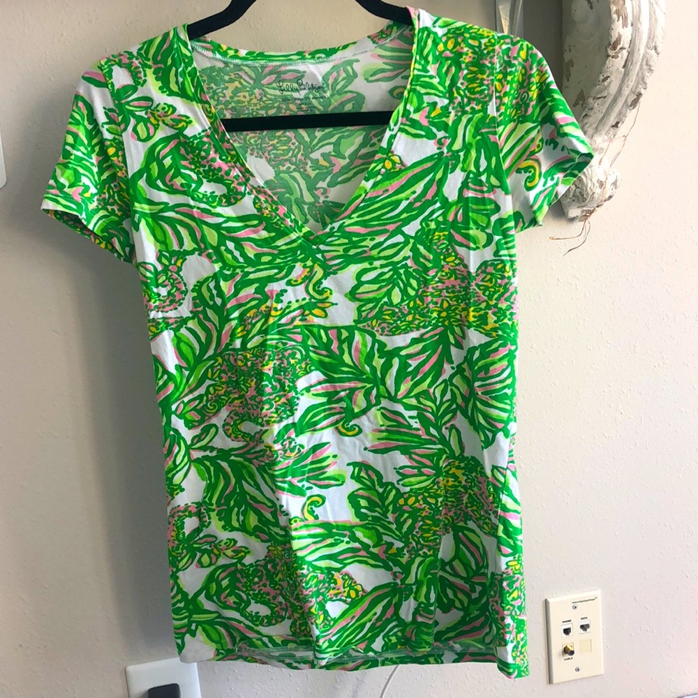 Lilly Pulitzer v neck cotton teeshirt